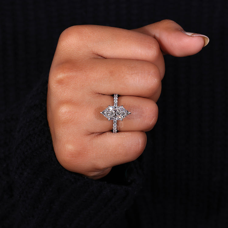 Handmade jewellery with a round cut pavé diamond.