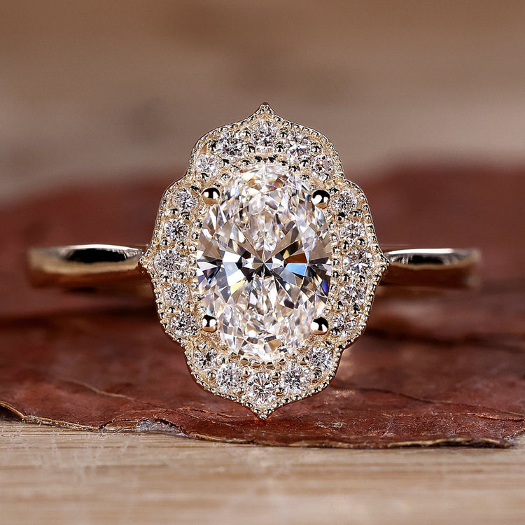 Oval Engagement Ring featuring a brilliant centre stone with a sleek design.