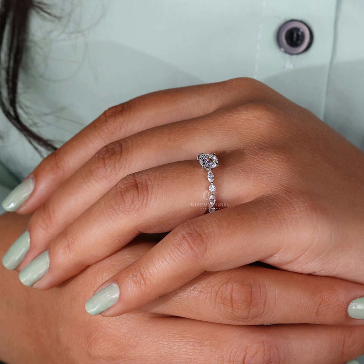 Luxurious round diamond gold ring highlighting a warm gold hue.