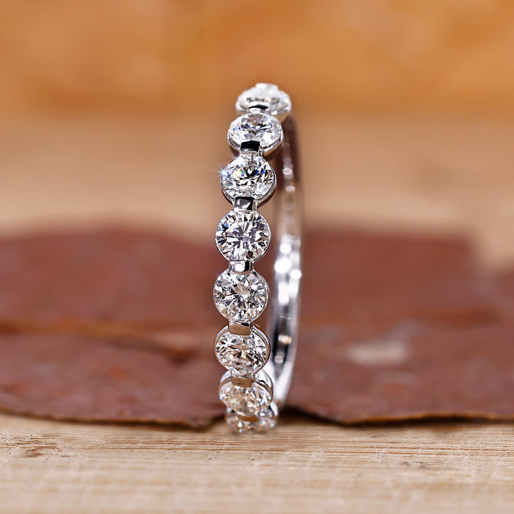 Round wedding band with prong setting