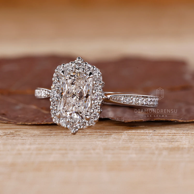 Round diamond halo setting around radiant center.