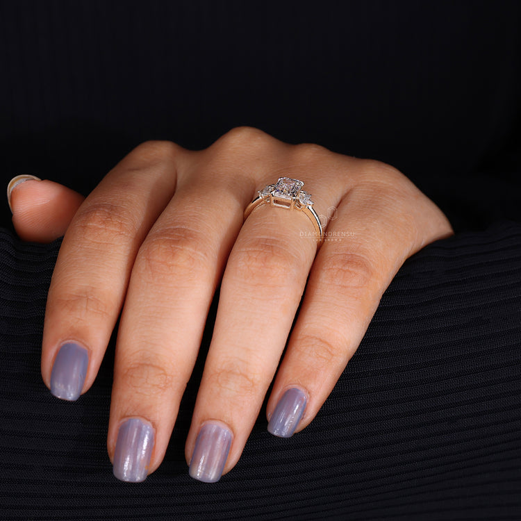 Buy engagement ring online in London, UK.