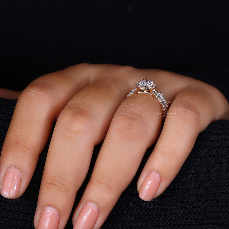 Round cut diamond wedding ring set.