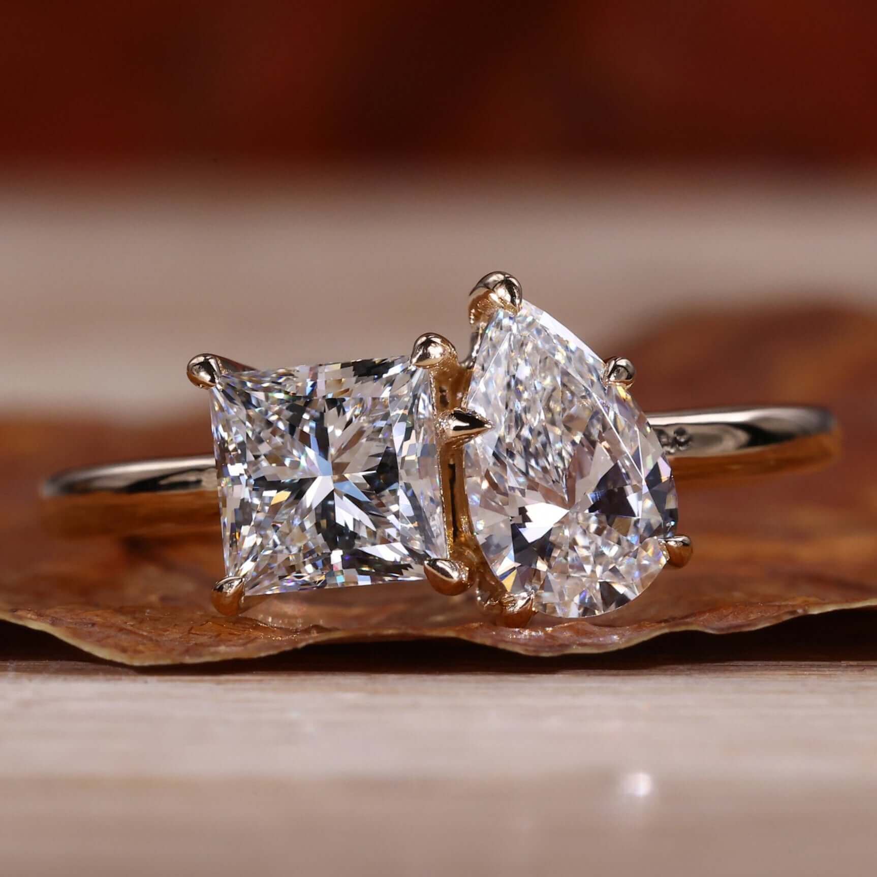 Elegant toi et moi ring with a timeless design.