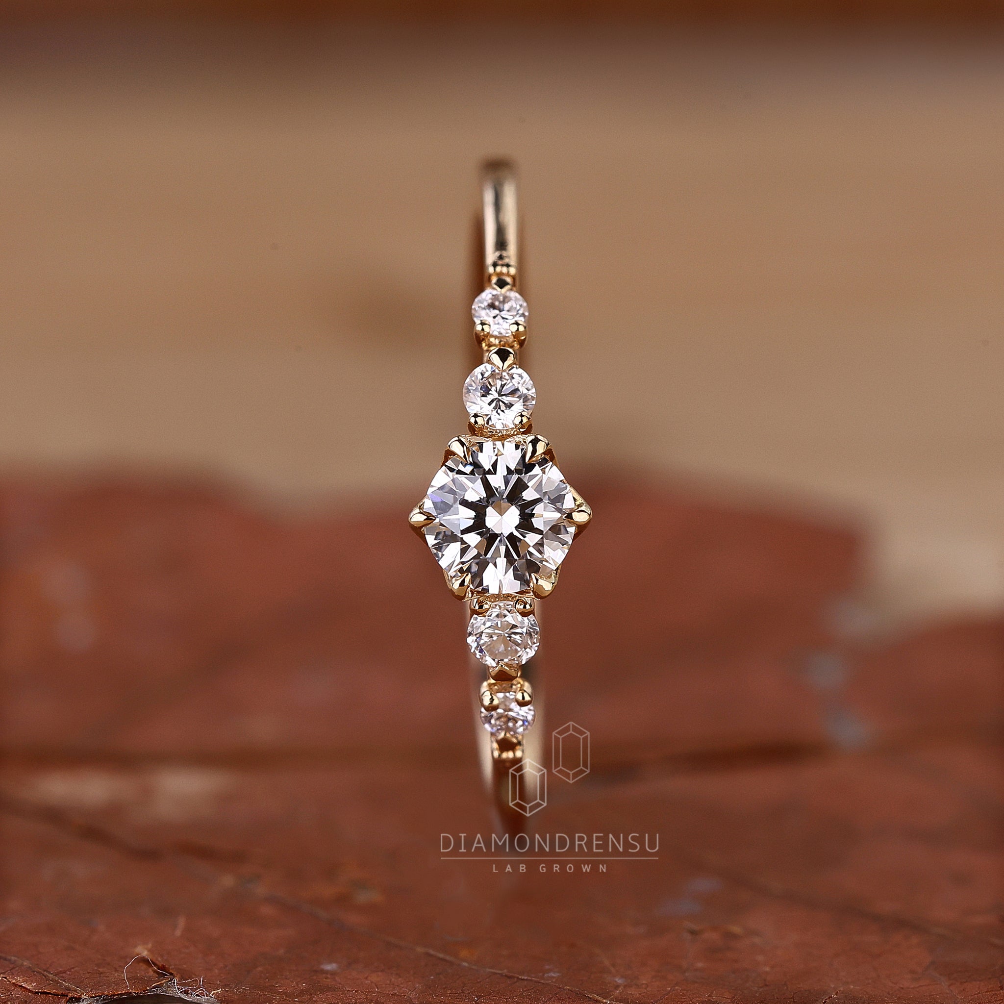 Diamondrensu UK engagement ring tulip style.