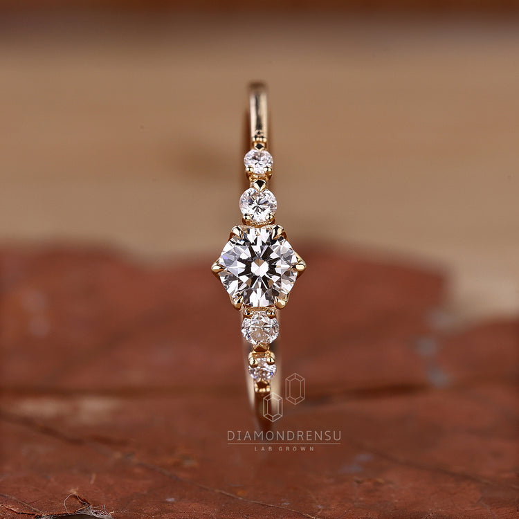 Diamondrensu UK engagement ring tulip style.