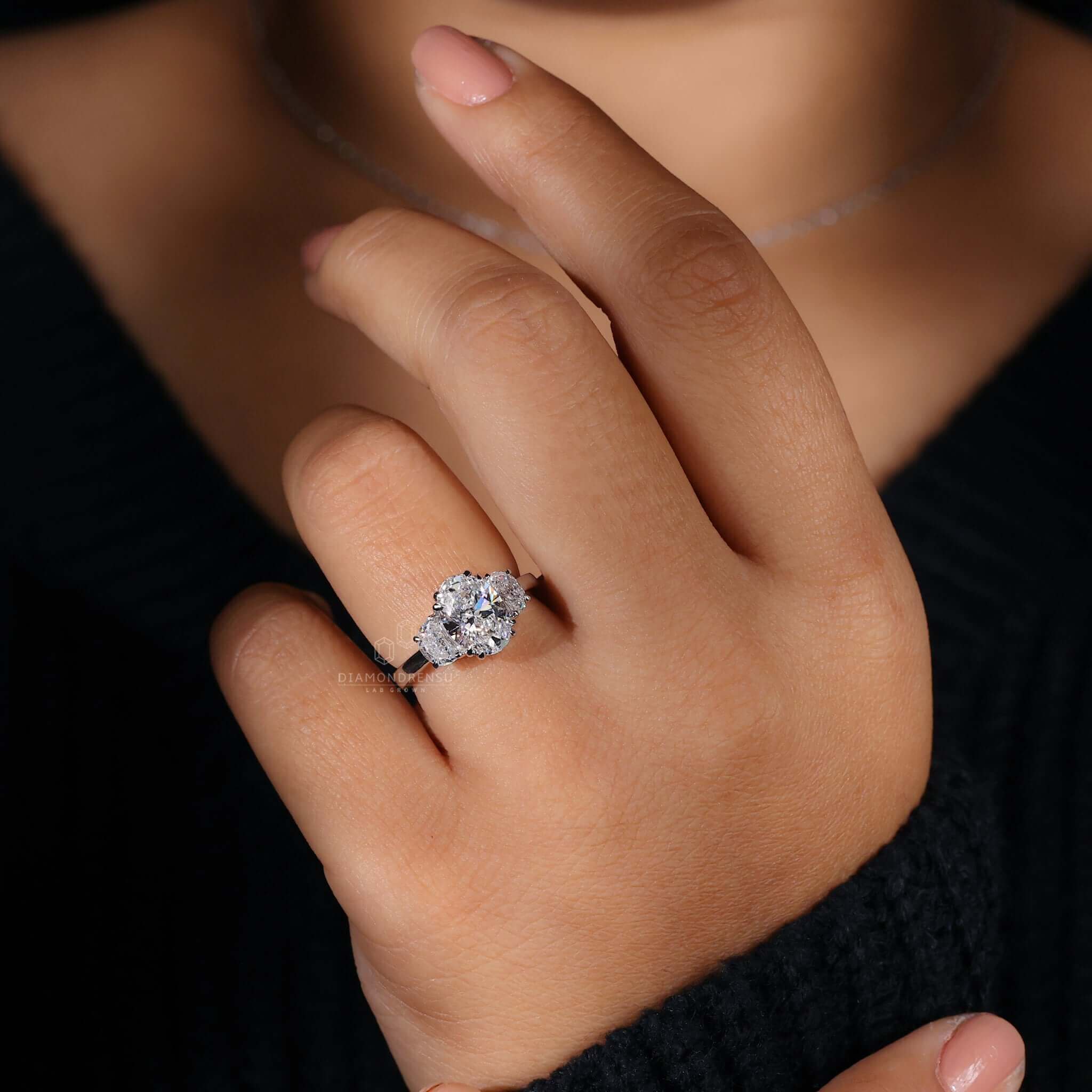 2 ct oval diamond ring featuring a double claw prong setting, ideal for an elegant engagement ring for women.