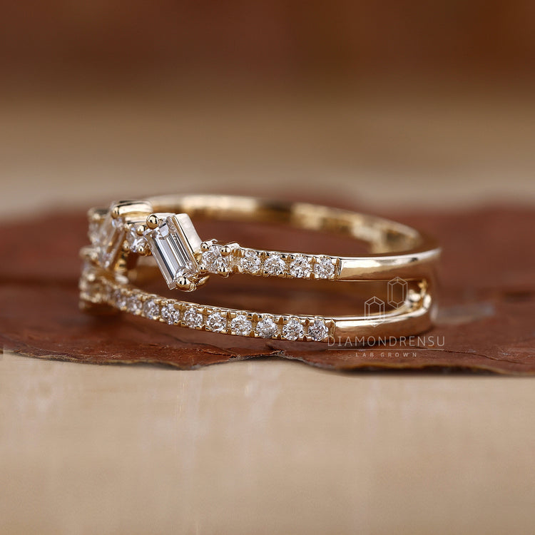 Pave and prong setting wedding band with baguette diamonds