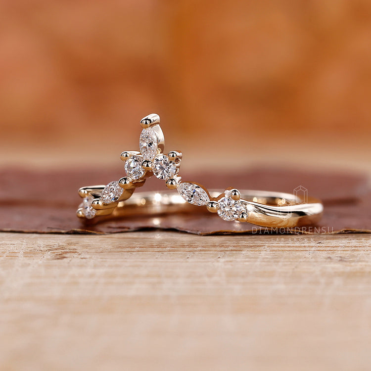 Unique crown-shaped wedding band in gold.