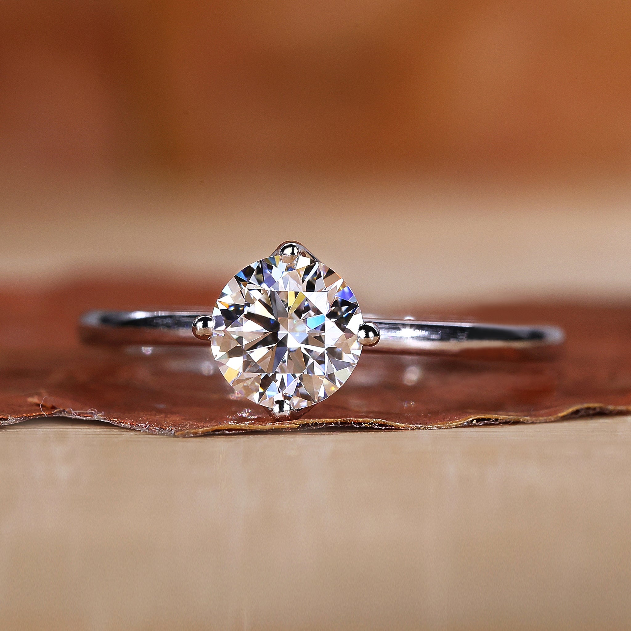 Solitaire diamond ring in white gold.