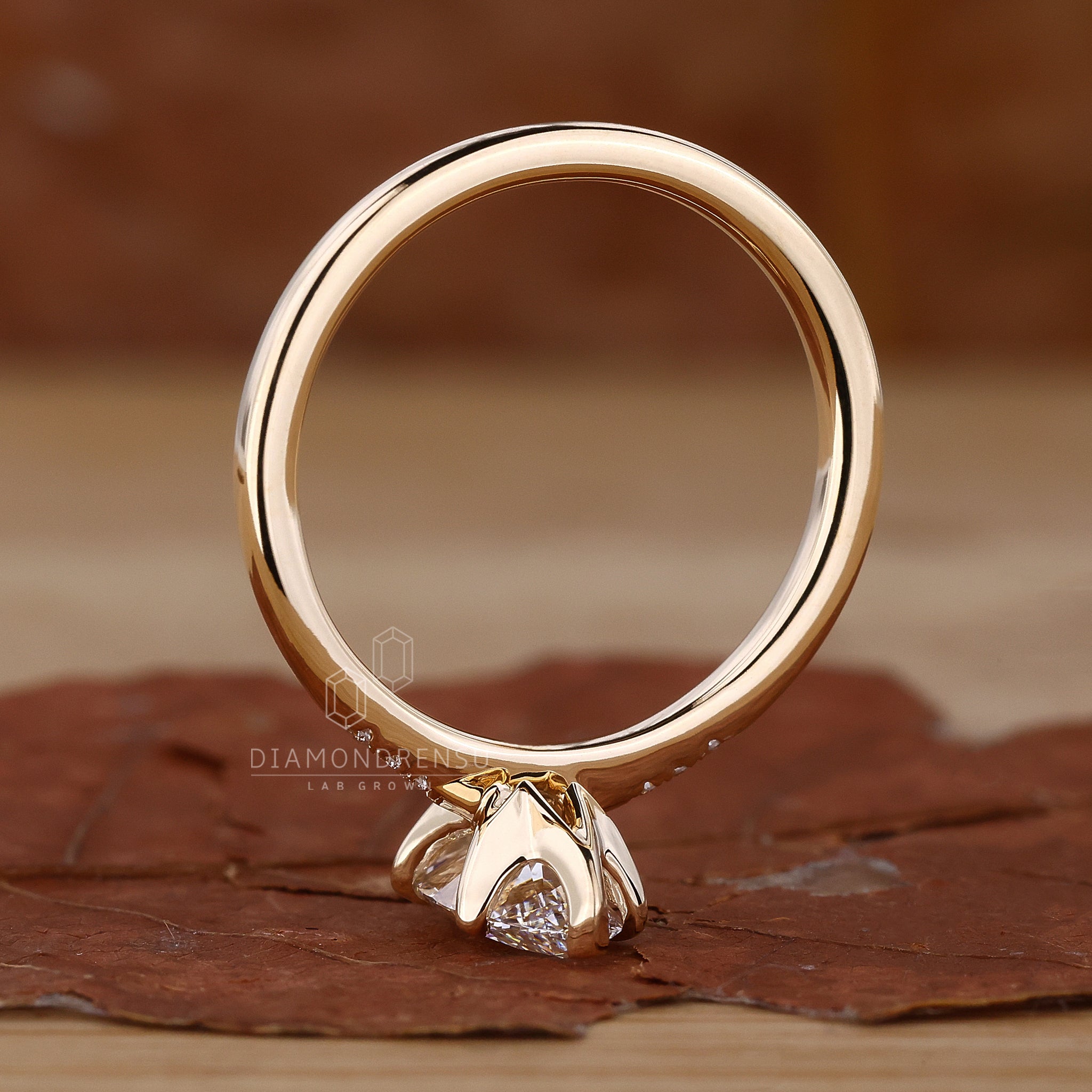 V shaped prongs enhance the beauty of this diamond.