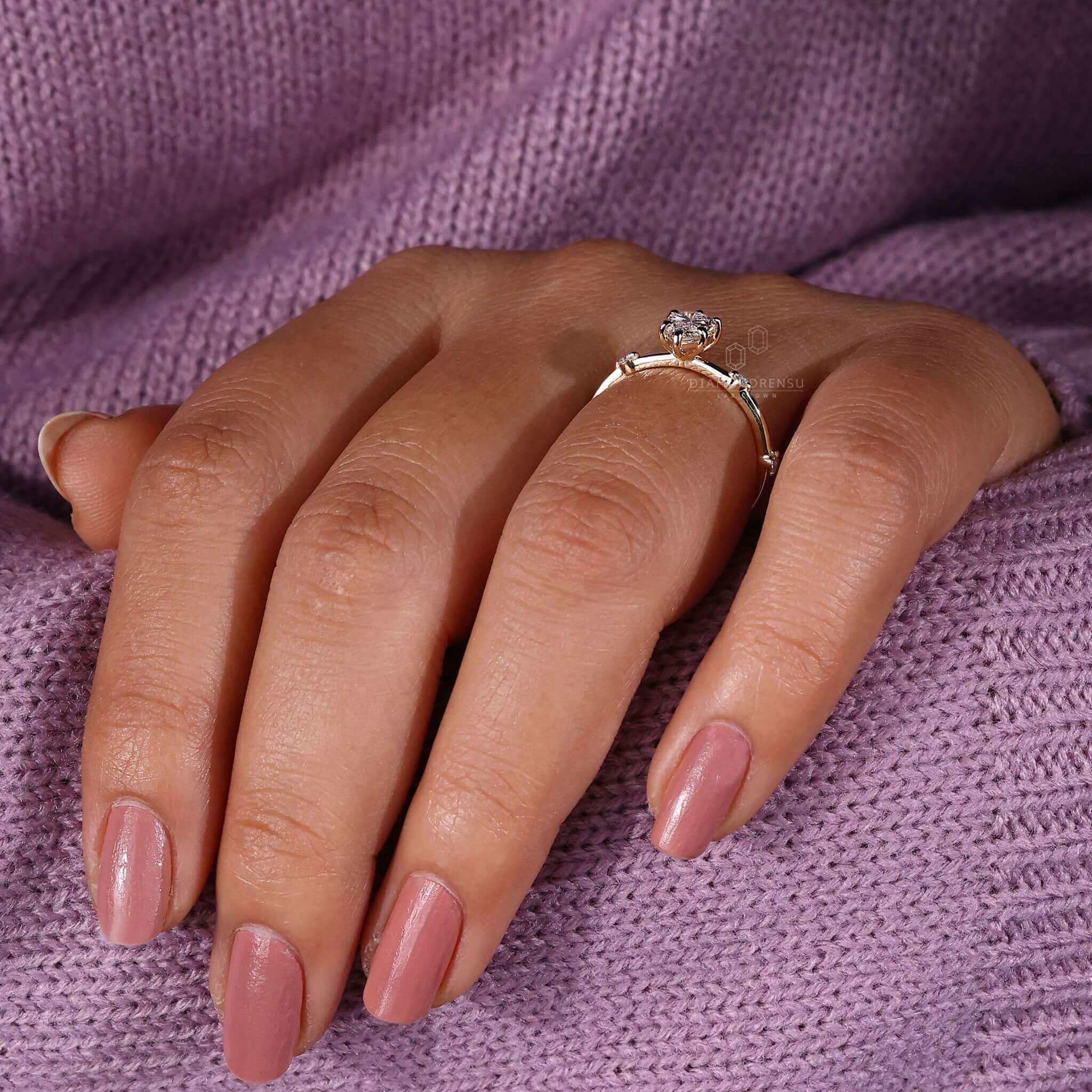 Round ring diamond with a pave ring diamond setting, combining brilliance and modern craftsmanship