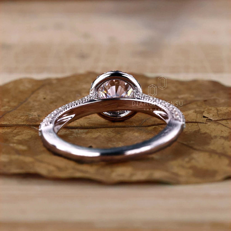 Round diamond ring with a classic setting prong design for women.
