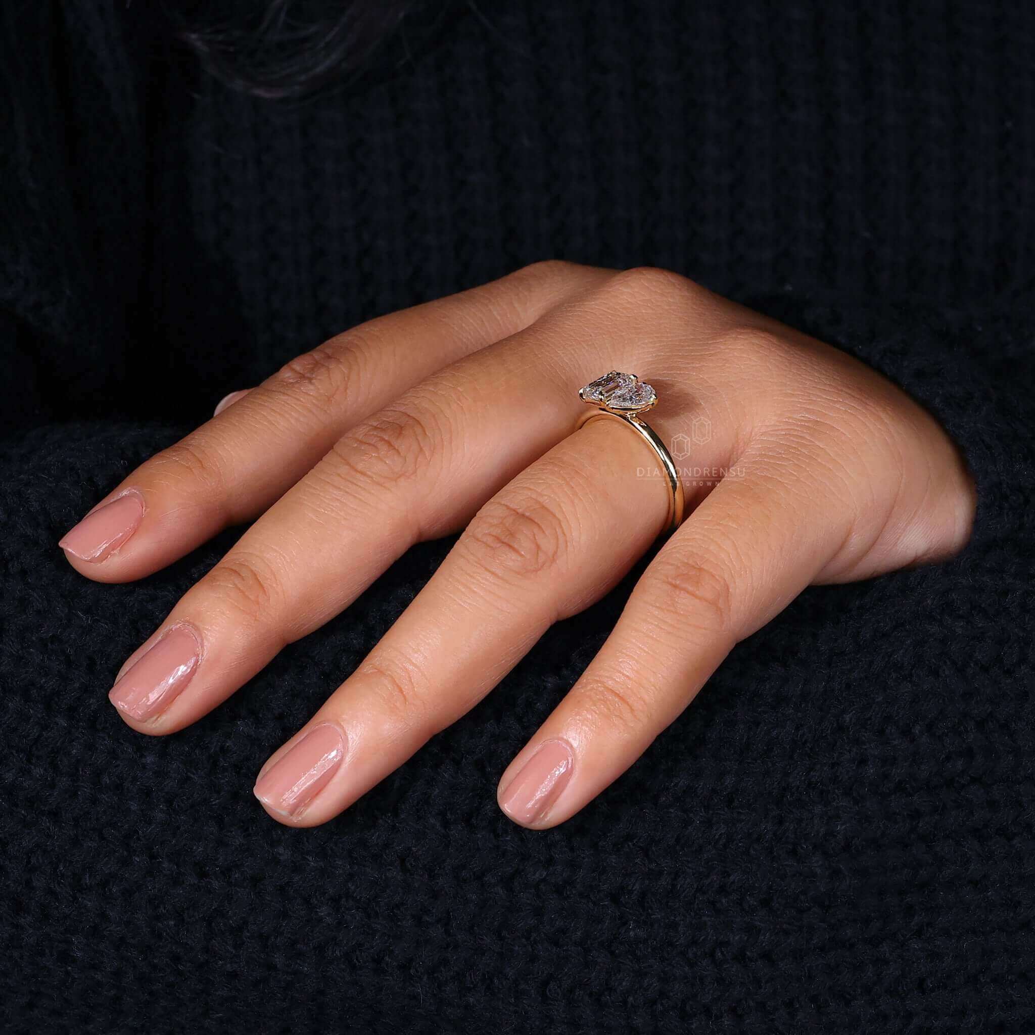 Moi et Toi Ring UK featuring a stunning Lab Grown Diamond design with a unique engagement ring style and igi certified quality.