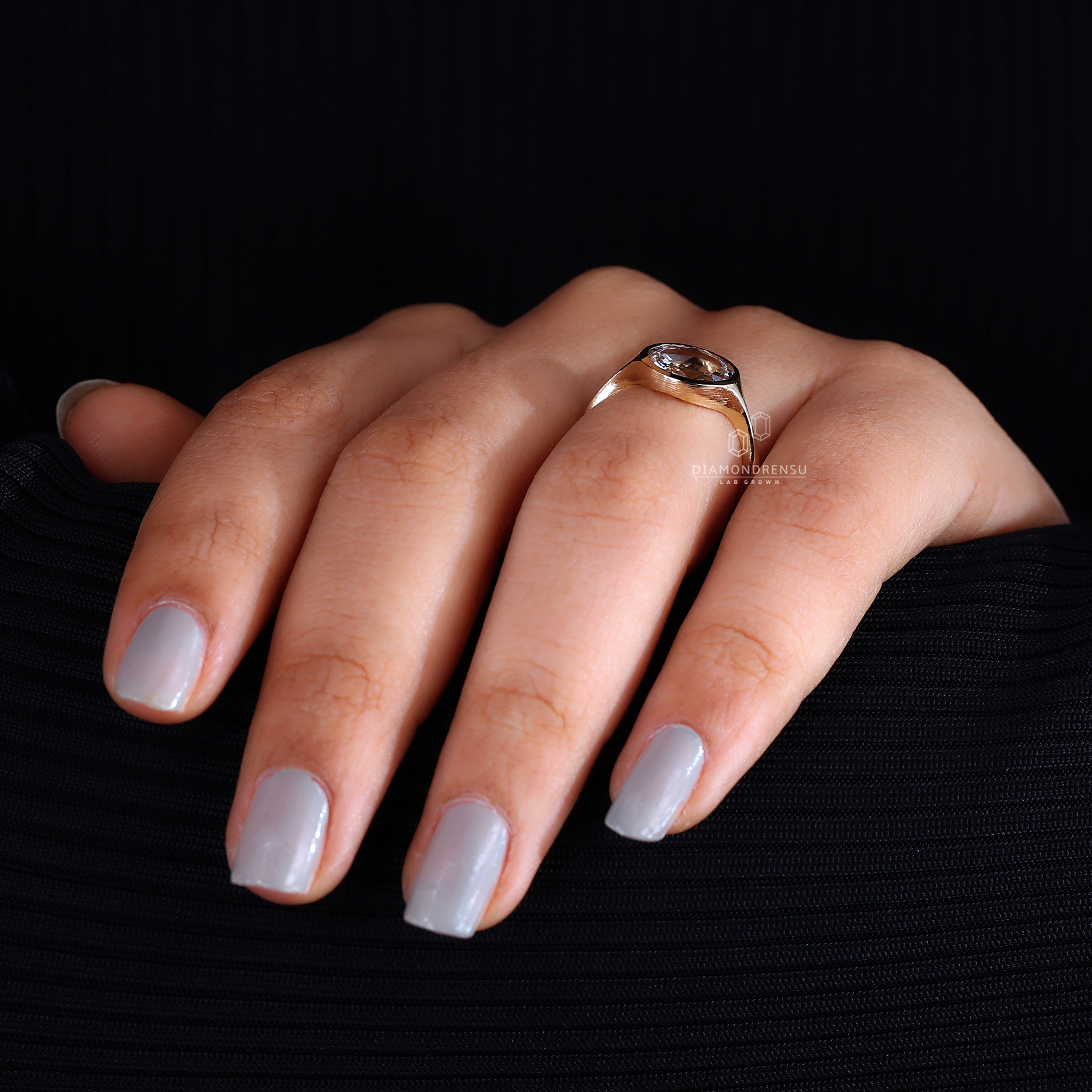 Solitaire setting with tapered shank band.