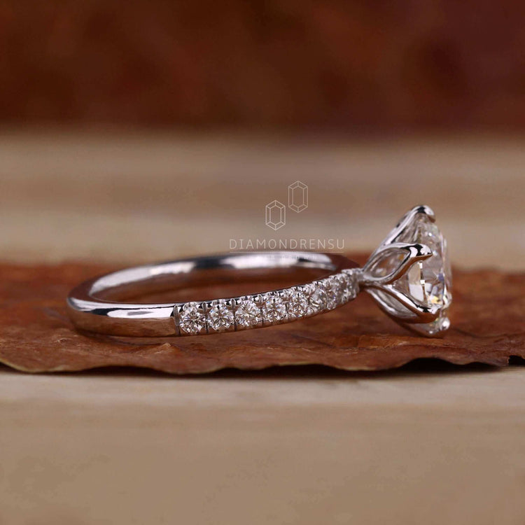 Round diamond ring crafted with a tulip ring design, showcasing a Lab Grown Diamond for sustainable luxury.