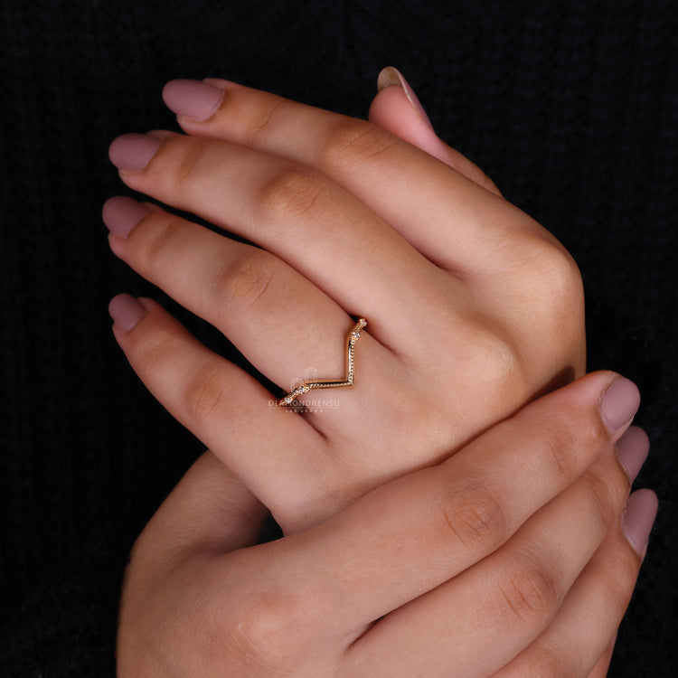Gold wedding band with milgrain and round diamonds.