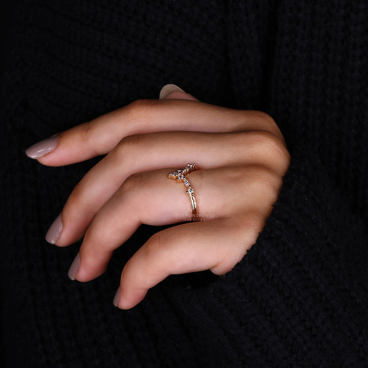 Lab grown diamond tiara wedding band UK.