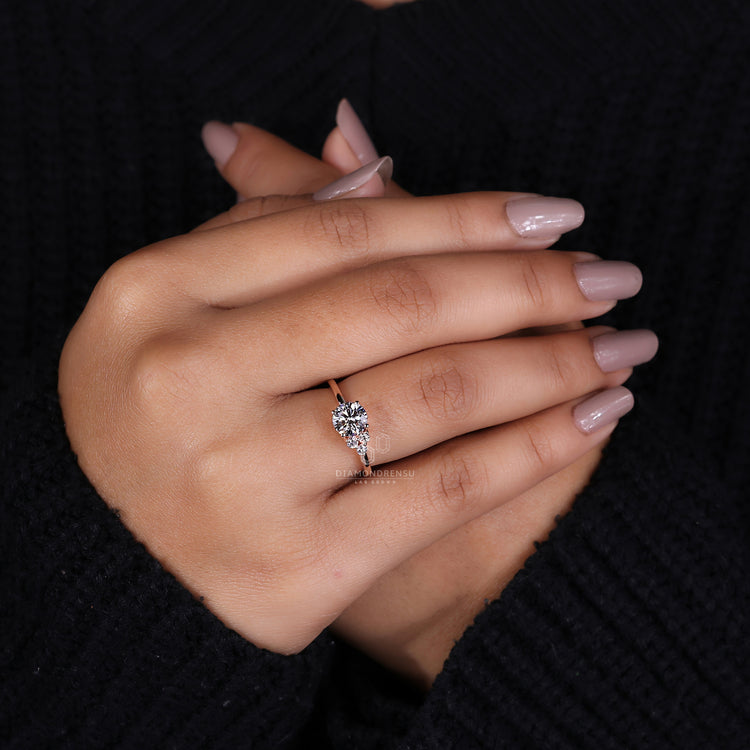 Prong setting ring in rose gold with IGI certified diamond.