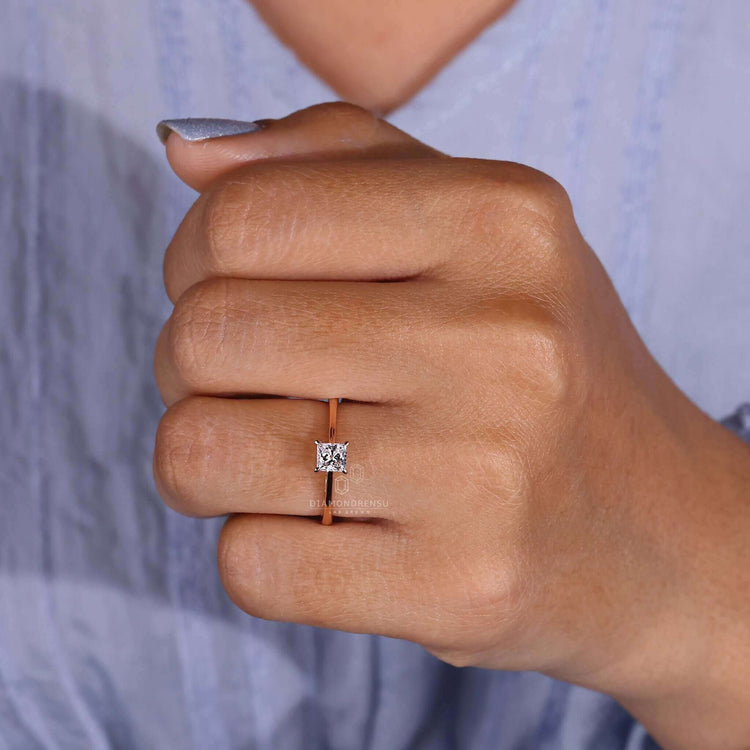 Diamondrensu UK engagement ring made with IGI-certified diamonds.