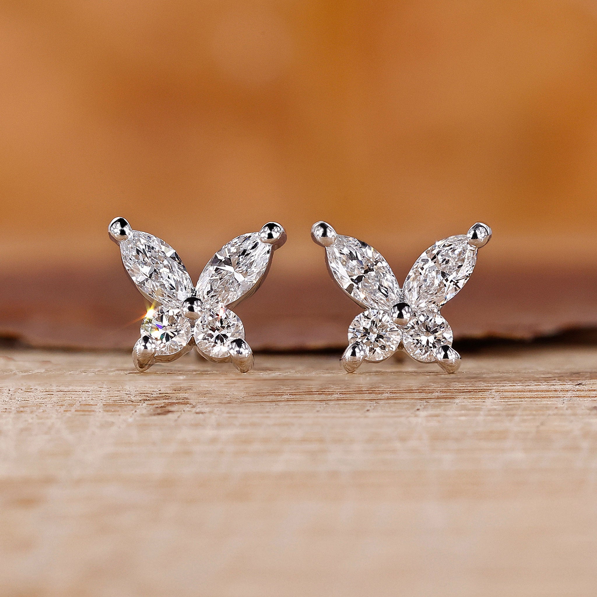 Butterfly stud earrings in white gold.