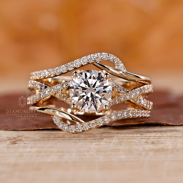 Diamondrensu UK wrap wedding band.