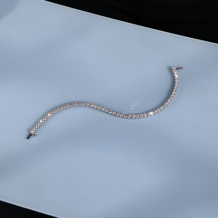 Diamond tennis bracelet crafted with precision in a sleek gold finish.