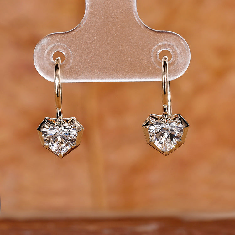 Heart diamond earrings in yellow gold.