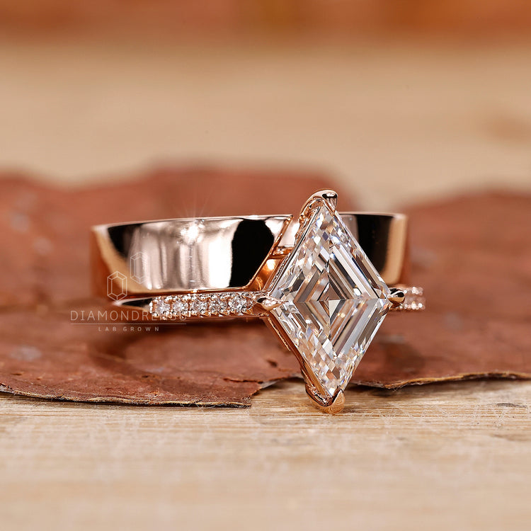 Handmade bridal set with lab grown diamond and IGI certification.