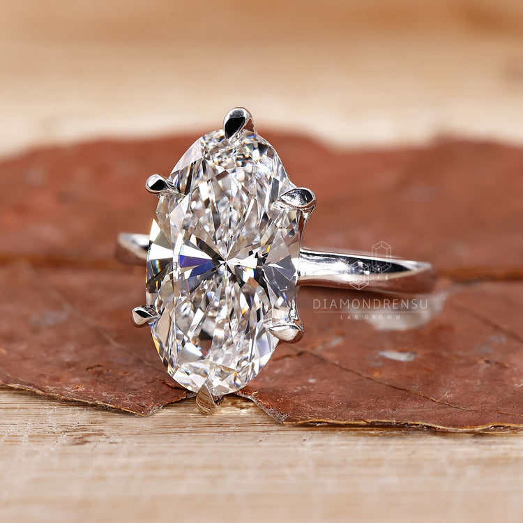 Diamondrensu UK engagement ring with prong setting