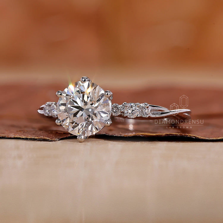 6 prong ring setting holding a lab grown diamond securely.
