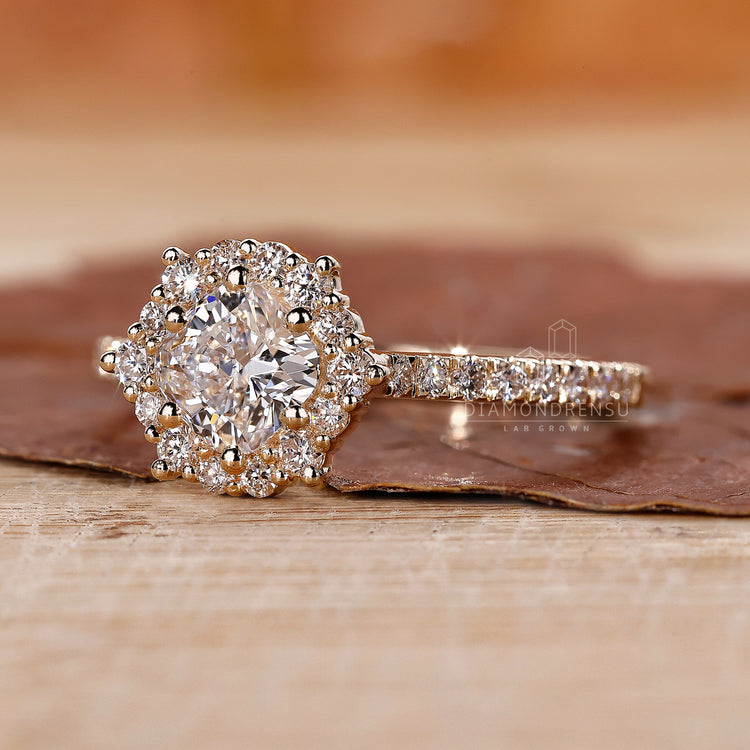6 prong ring with prong setting design