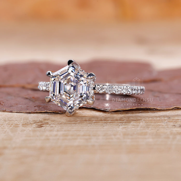 Buy engagement ring online with lab grown diamond and IGI certified.