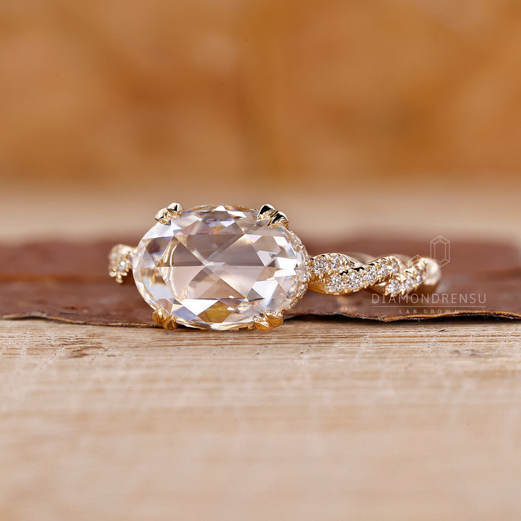 Round cut engagement ring with double claw prong ring