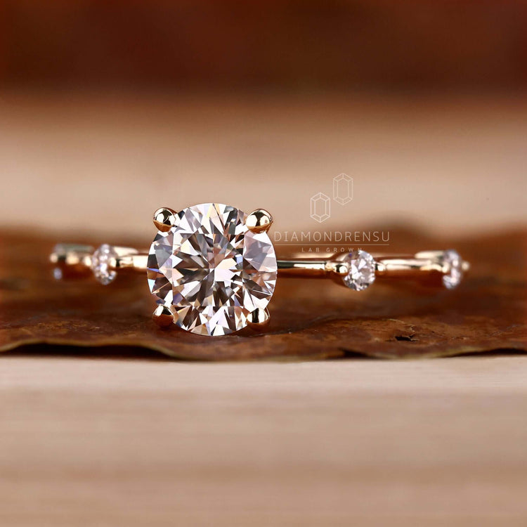 Ring a round design with a 4 prong diamond ring crafted with Lab Grown Diamond for sustainable luxury.