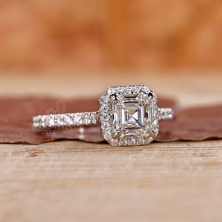 Asscher cut ring featuring a pave setting and a 4 prong claw setting for
timeless elegance.