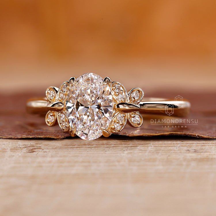 Claw prong holds the diamond securely in place.