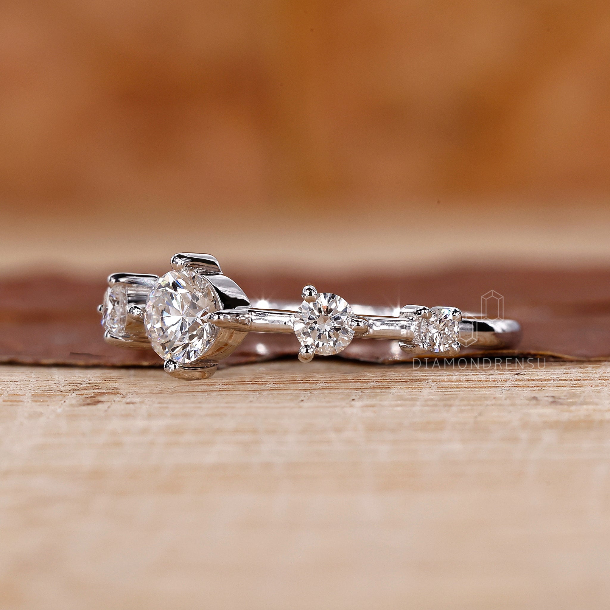 Diamondrensu UK engagement ring with prong setting