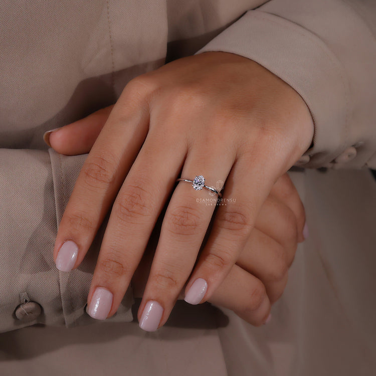 4 claw prong setting oval diamond ring.