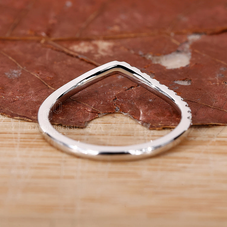 Round Diamond Wedding Band in white gold