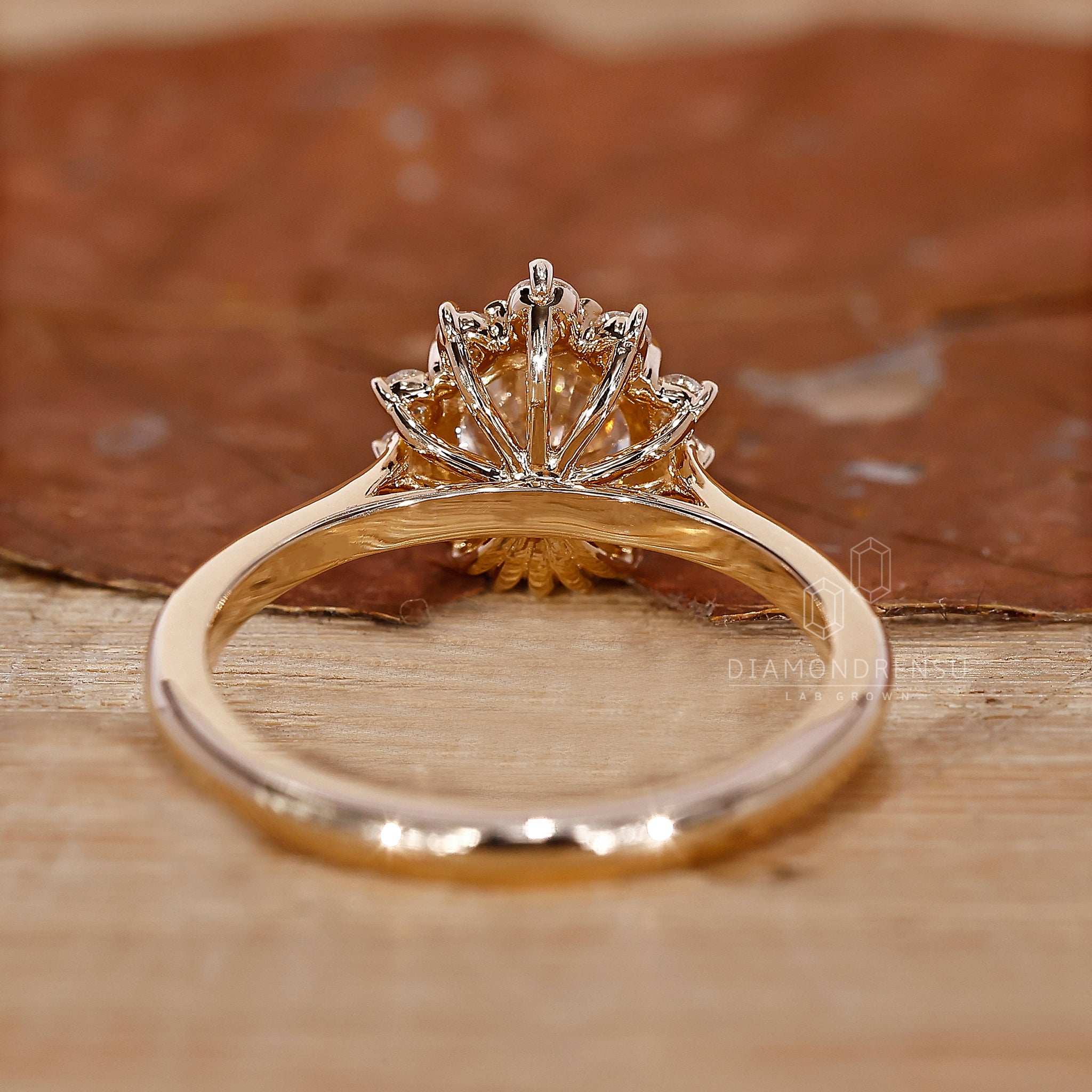 Cathedral setting ring combined with halo ring setting.