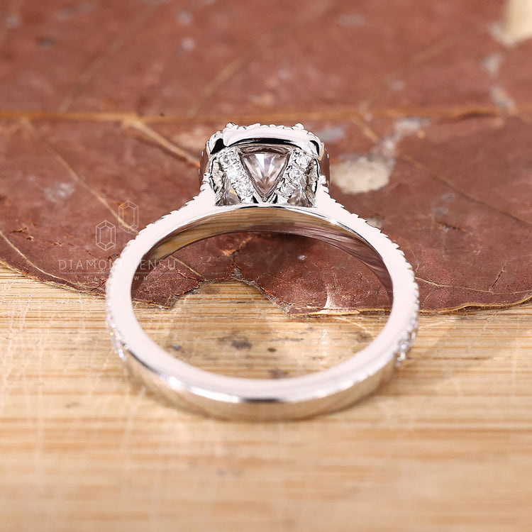 Diamondrensu UK ring featuring round cut pave and custom style.