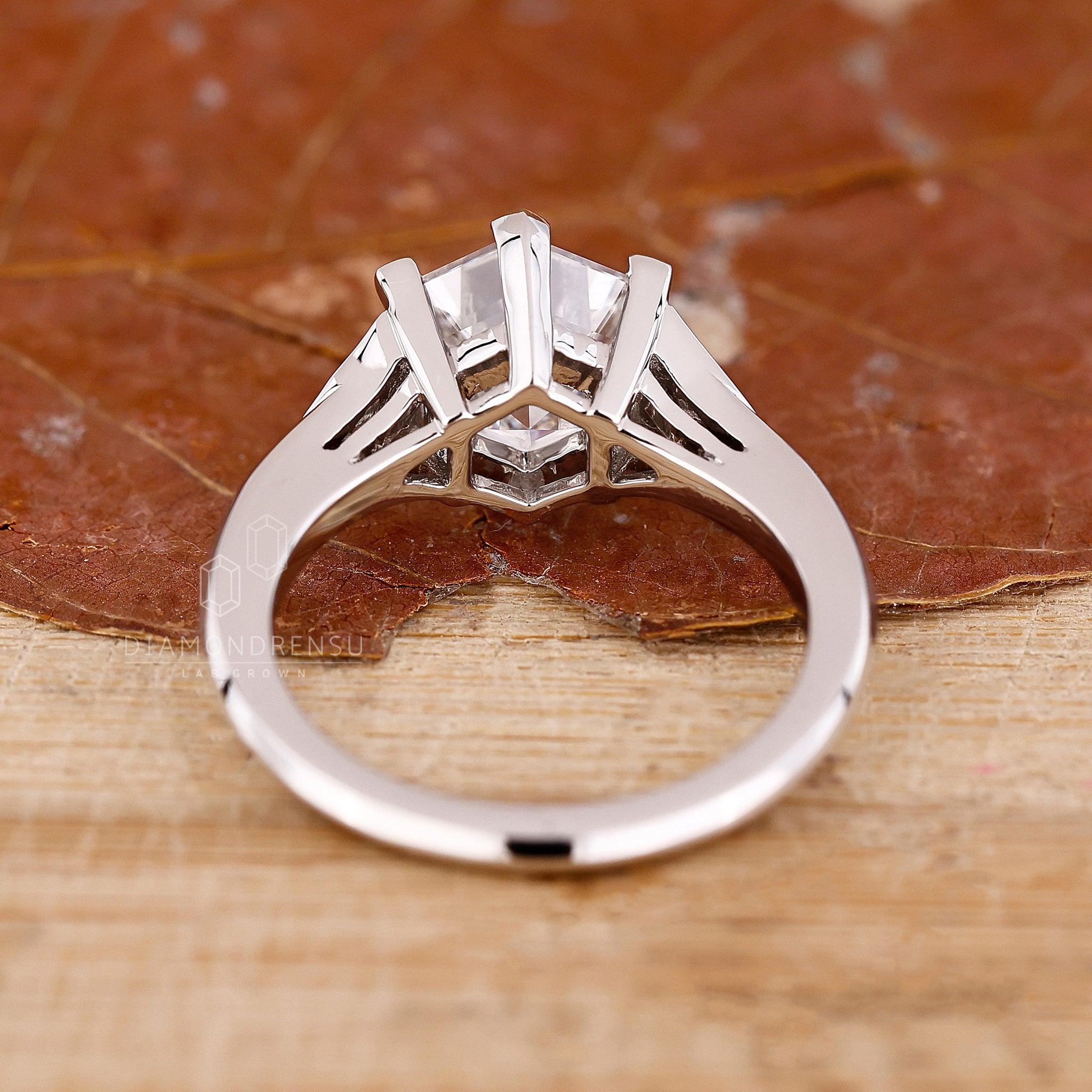 Six v prong setting hexagon diamond ring