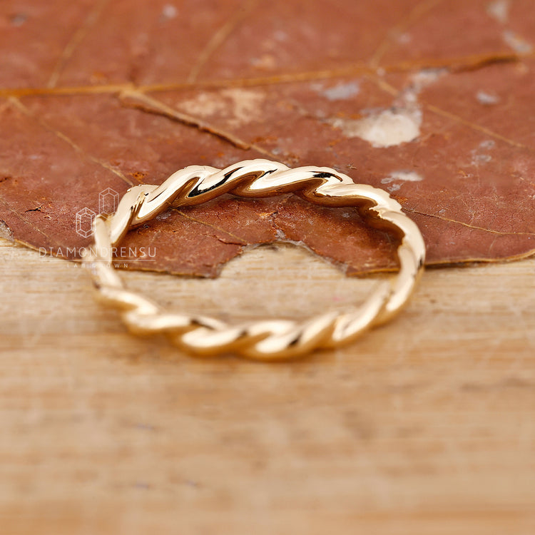 Handmade yellow gold twist band.