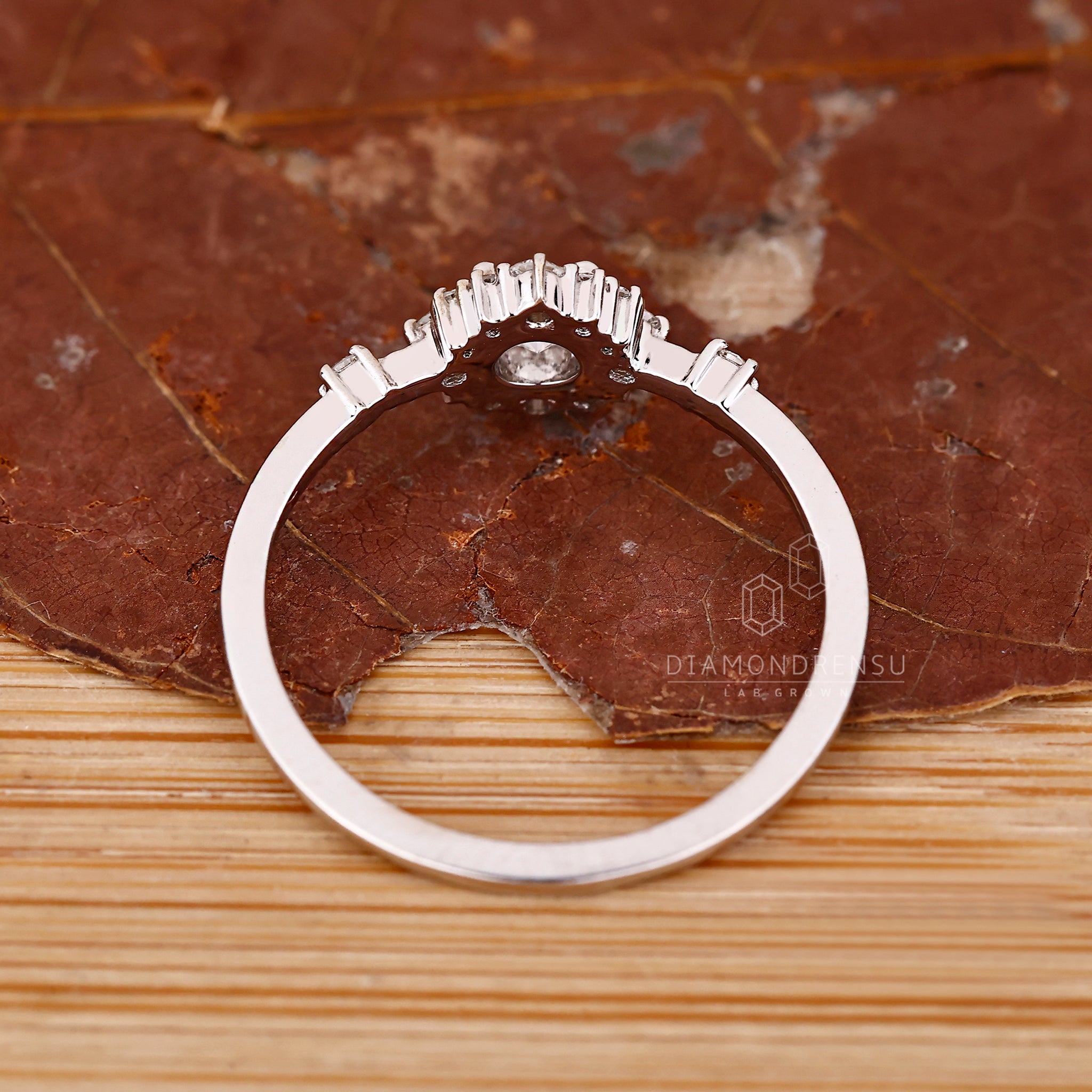 Buy engagement ring from a trusted UK jeweller.