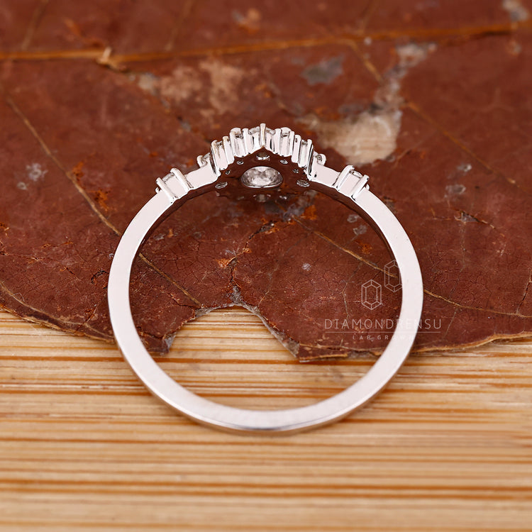 Buy engagement ring from a trusted UK jeweller.