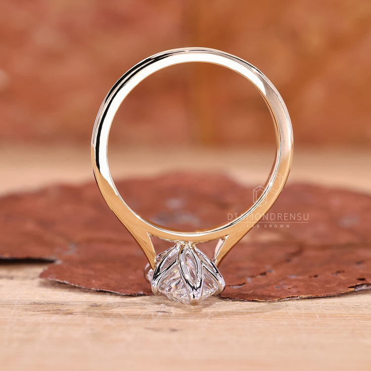 Diamondrensu UK Engagement Ring crafted for a special commitment.