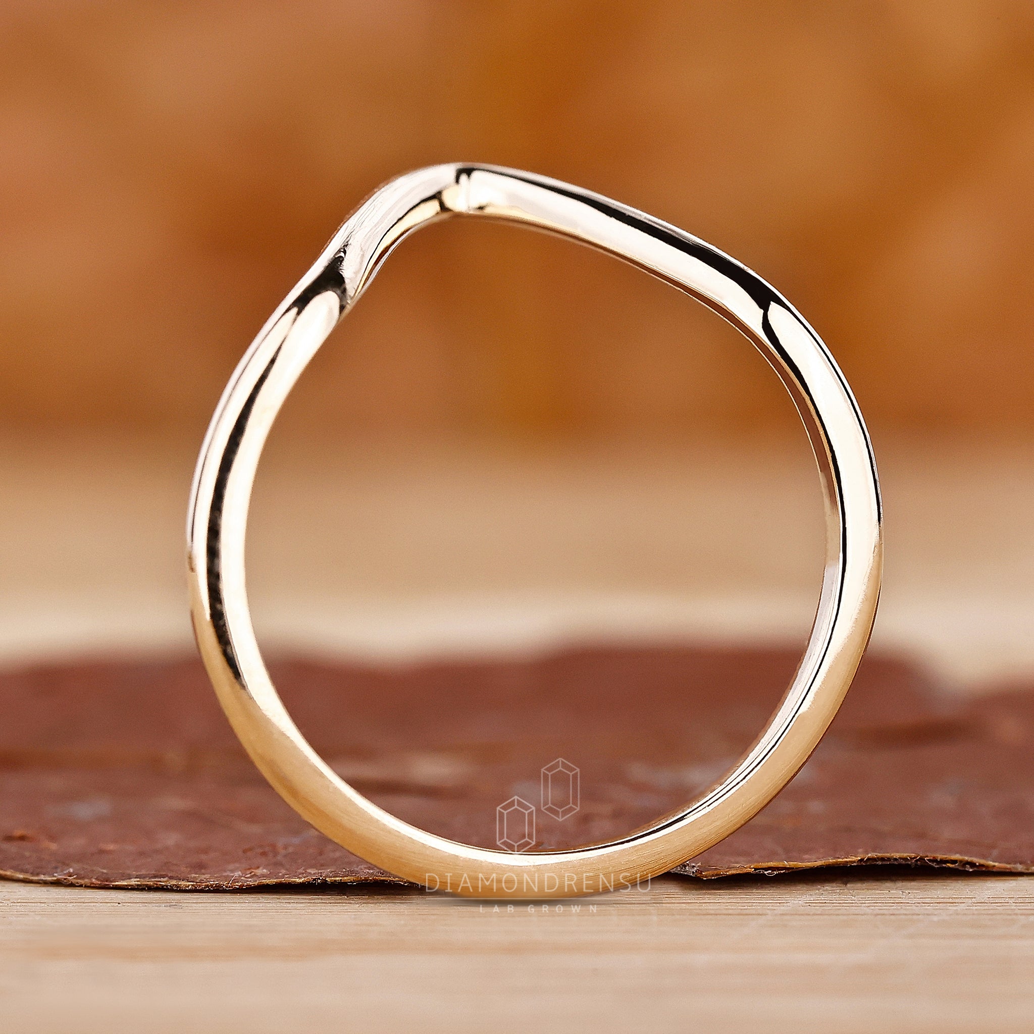 Diamondrensu UK wedding band crafted with precision and simplicity.