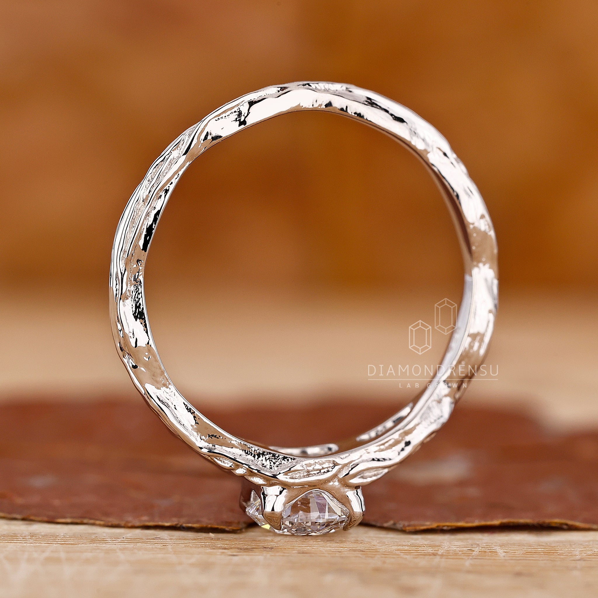 White gold ring with split shank ring