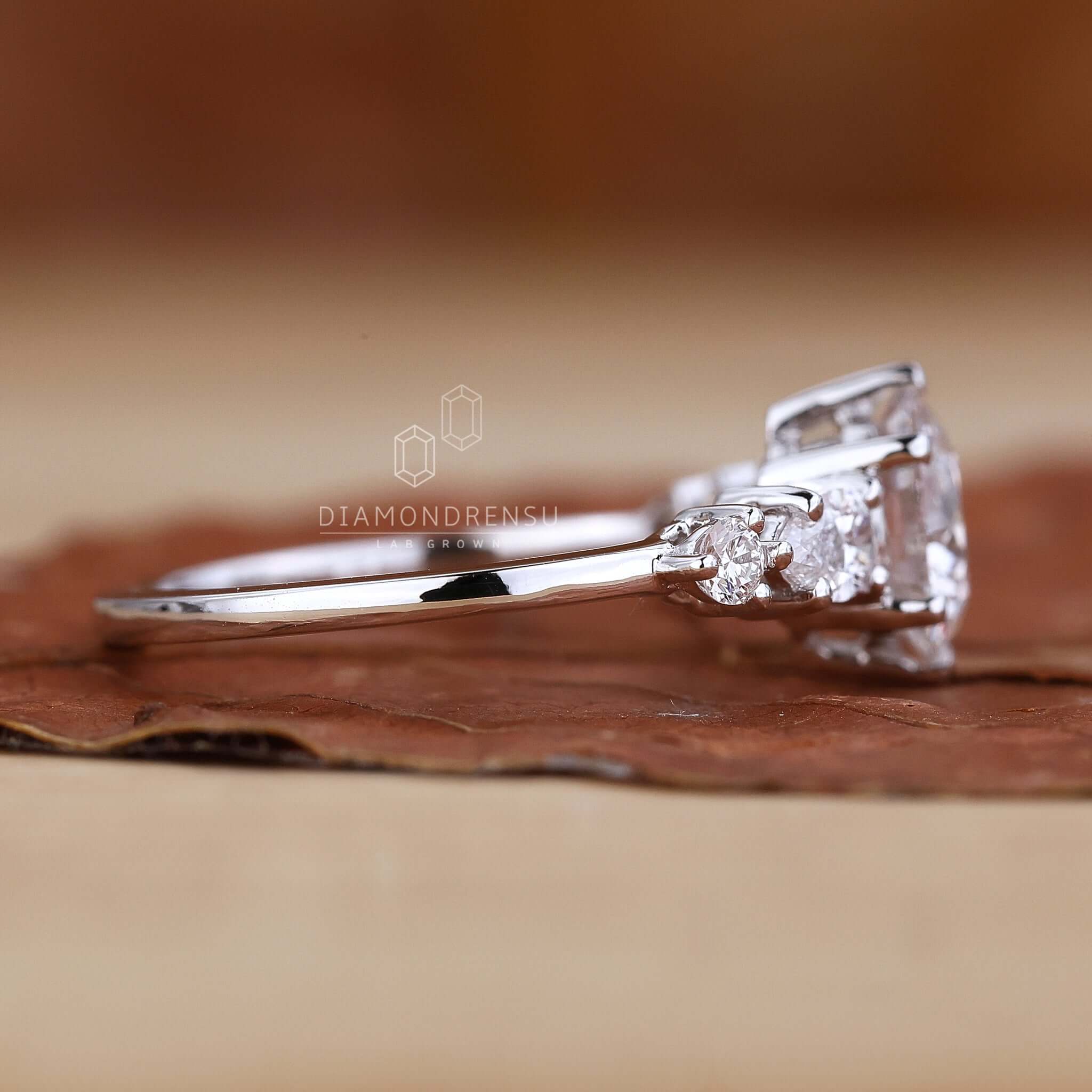 Round cut diamond ring in a stunning design that catches the light beautifully.